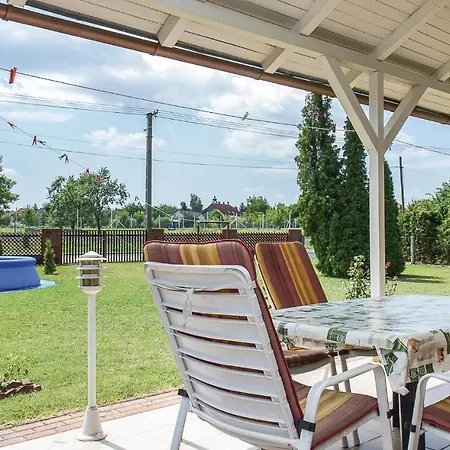 Beautiful In W/ Outdoor Swimming Pool And 4 Bedrooms Holiday home