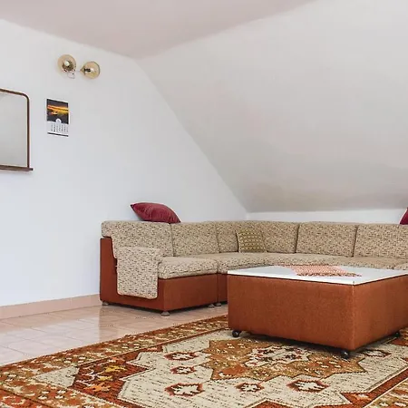 Beautiful In W/ Outdoor Swimming Pool And 4 Bedrooms Holiday home Balatonkeresztur